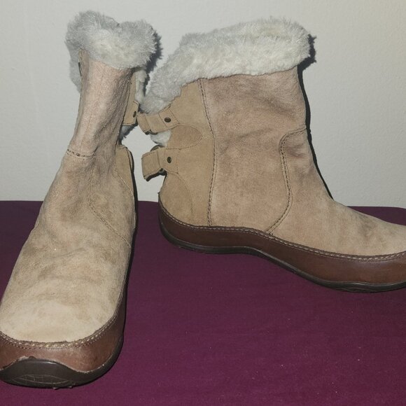 North Face Winter Boots - Picture 3 of 9